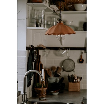 Ceramiczna lampa wisząca Alva terakota 30cm w kuchni